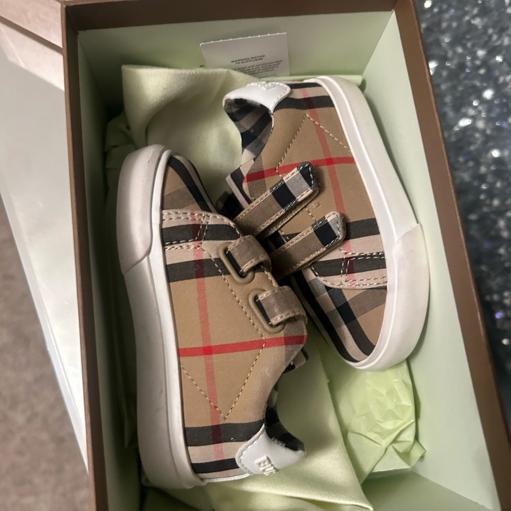 Infant Burberry sneakers